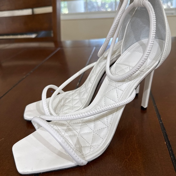 NEW Schutz white stilettos high heel size 8 - Picture 2 of 8